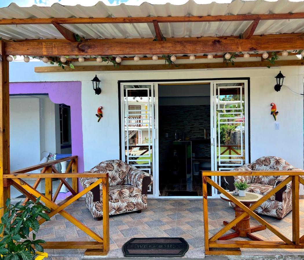 Posada Villa Bryan Rocky Point Exterior foto